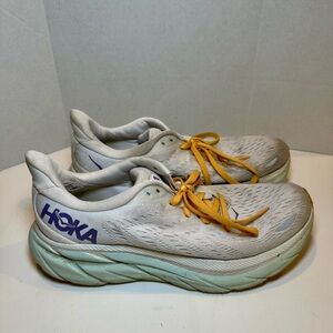 Women’s Hoka Size 8